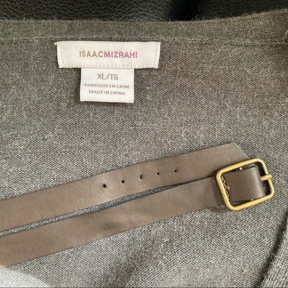 🌸5/$25🌸
Isaac Mizrahi Sweater with Belt - Picture 5 of 5